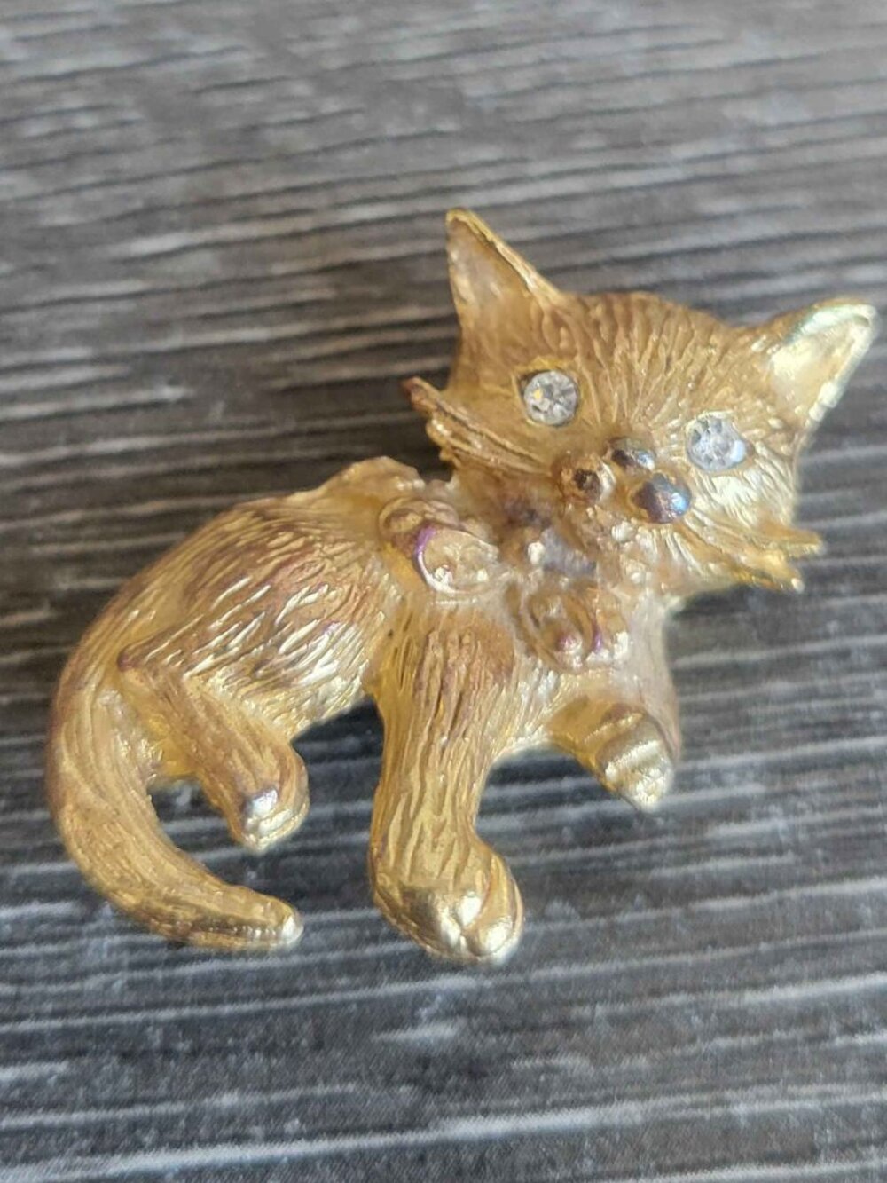 VINTAGE-style kitten brooch with rhinestone eyes